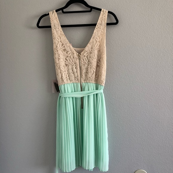 NWT Forever 21 Cream & Mint Knee Length Dress Sz M - Picture 4 of 8